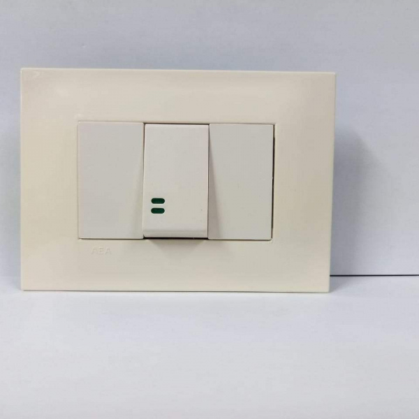 INTERRUPTOR 3 VIAS BEIGE SILUM PLACA BLANCA.